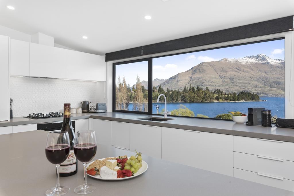 Lakeside Luxury On Suburb Street Distretto di Distretto di Queenstown Esterno foto